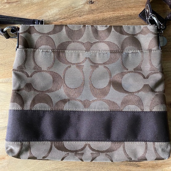COACH, great condition, cross body bag - Picture 3 of 4